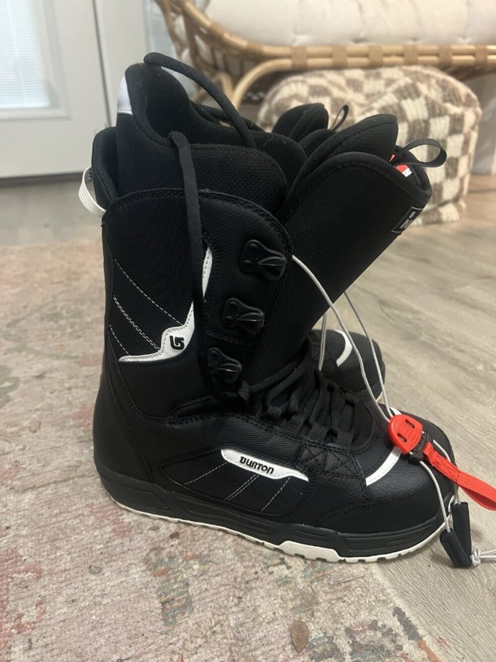 Burton Men’s Invader Snowboarding Boots Size 8 US Black